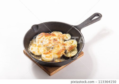 Grilled eggplant with cheese 113364150