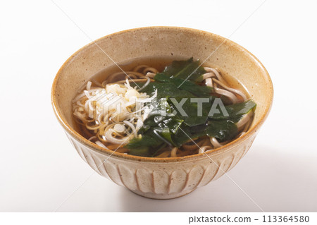 Wakame soba 113364580