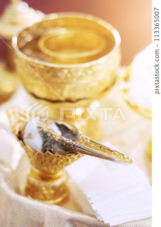 Golden conch set and flower garlands for Thai water pouring wedding ceremony Golden conch set and flower garlands for Thai water pouring wedding ceremony 113365007