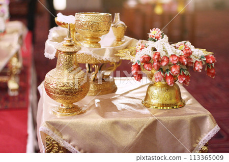 Golden conch set and flower garlands for Thai water pouring wedding ceremony Golden conch set and flower garlands for Thai water pouring wedding ceremony 113365009