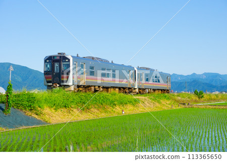 JR Ban'etsu West Line Niitsu⇔Aizu-Wakamatsu GV-E400 Series Diesel Car 2023 113365650