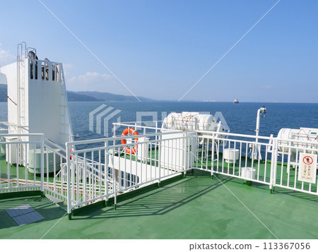 The sea as seen from the ferry 113367056