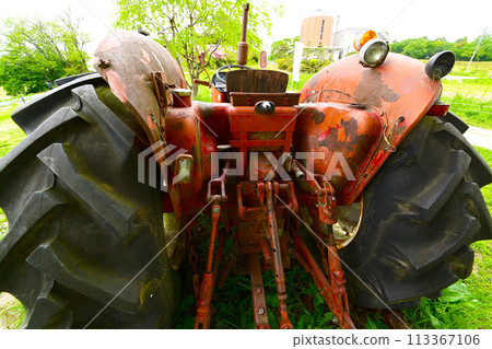 Abandoned red tractor 113367106