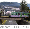 Cherry blossoms seen from Miidera Station on the Keihan Railway (Ishiyama-Sakamoto Line) 113367149