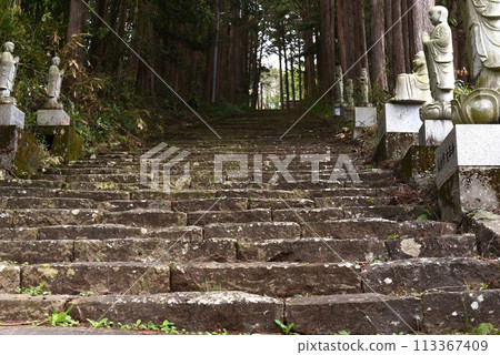 Chokozan Shotaji Temple stone steps 113367409