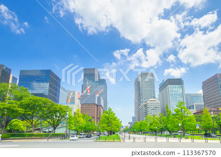 從皇居前的廣場看丸之內和東京站 113367570