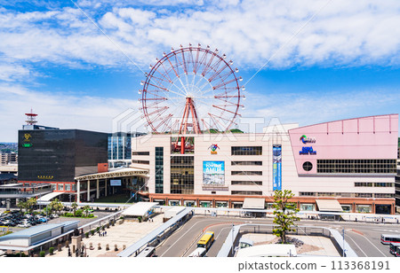 Kagoshima Chuo Station and commercial facilities in front of the station [Image of downtown Kagoshima City] 113368191