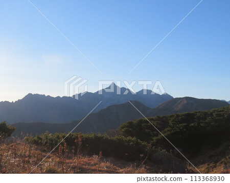 深秋的北阿爾卑斯山(從登山道看到的矢裡岳) 深秋的北阿爾卑斯山(從登山道看到的矢裡岳) 113368930