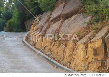 The road for the construction of which had to be split huge stone boulders on the slope of the mountain. Difficulties in the creation of urban infrastructure and ways to solve them 113369368