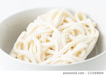冷凍烏龍麵白色背景 113369604