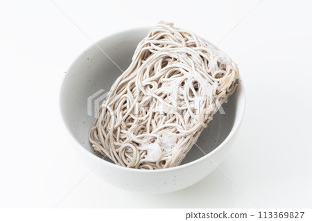 冷凍蕎麥麵白色背景 113369827