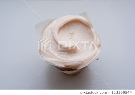 strawberry cupcake - strawberry frosting over vanila sponge cake 113369844