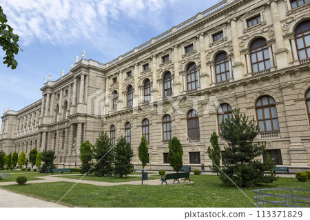 The building of the Natural History Museum in Vienna The building of the Natural History Museum in Vienna 113371829