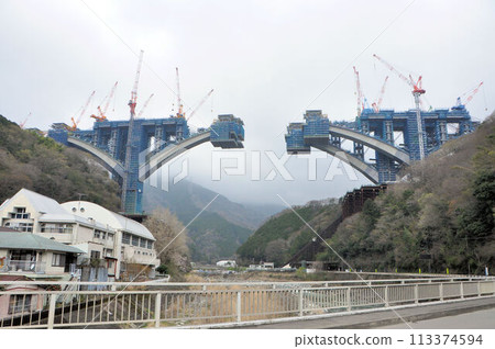 Construction of Kawachigawa Bridge on the Shin-Tomei Expressway Construction of Kawachigawa Bridge on the Shin-Tomei Expressway 113374594