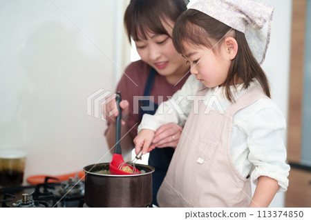 Girl and mother making miso soup 113374850
