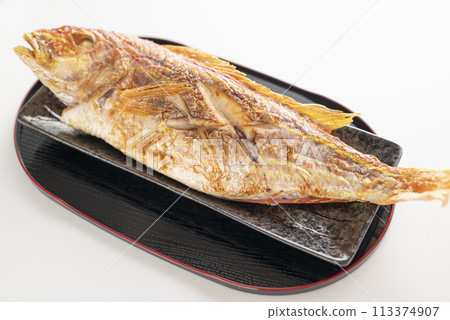 Whole Threadfin Snapper Grilled with Salt 113374907