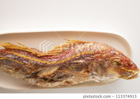 Whole Threadfin Snapper Grilled with Salt 113374913