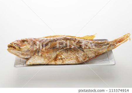 Whole Threadfin Snapper Grilled with Salt 113374914