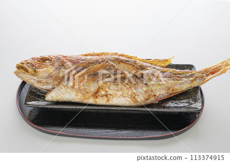 Whole Threadfin Snapper Grilled with Salt 113374915