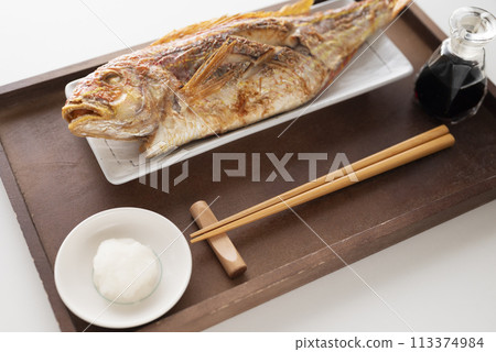 Whole Threadfin Snapper Grilled with Salt 113374984