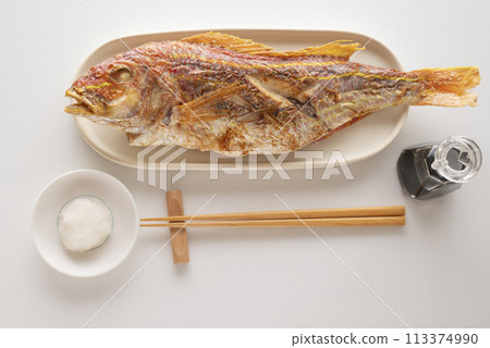 Whole Threadfin Snapper Grilled with Salt 113374990