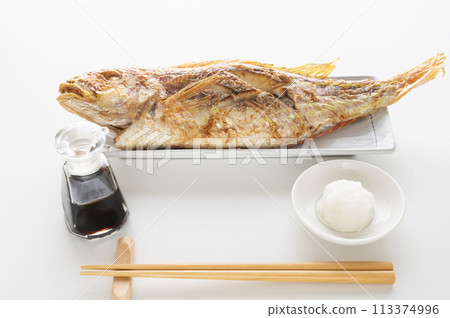 Whole Threadfin Snapper Grilled with Salt 113374996