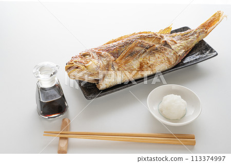 Whole Threadfin Snapper Grilled with Salt 113374997