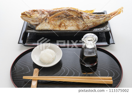 Whole Threadfin Snapper Grilled with Salt 113375002