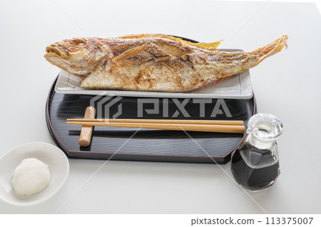 Whole Threadfin Snapper Grilled with Salt Whole Threadfin Snapper Grilled with Salt 113375007