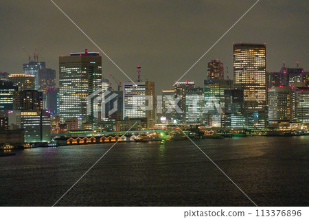 Night view of the port pier on the north side of Tokyo Bay. Night view of the port pier on the north side of Tokyo Bay. 113376896