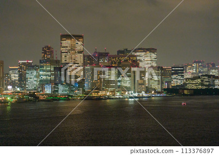 Night view of the port pier on the north side of Tokyo Bay. 113376897