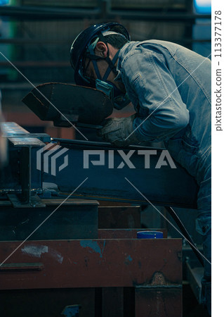 Factory welder 113377178