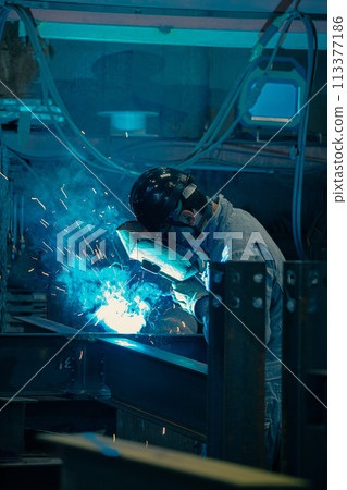 Factory welder 113377186