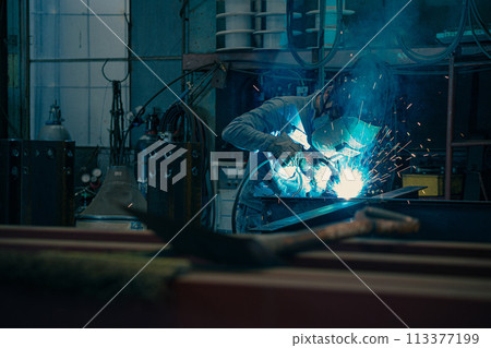 Factory welder 113377199