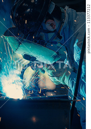 Factory welder 113377212