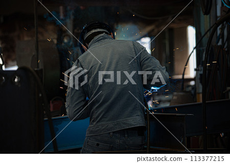 Factory welder 113377215