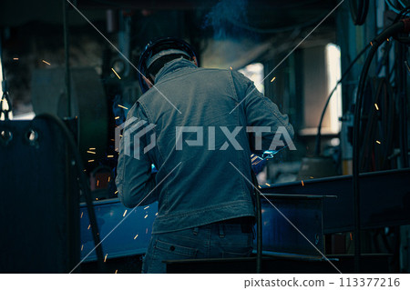 Factory welder 113377216