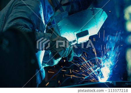 Factory welder 113377218