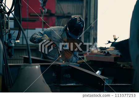 Factory welder 113377253