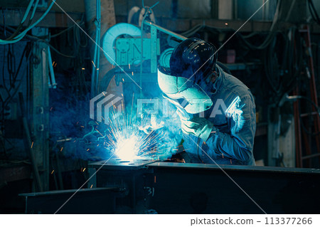 Factory welder 113377266