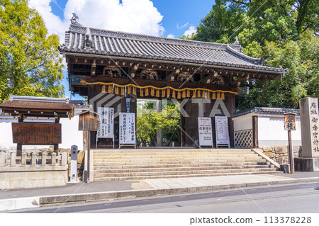 Gokomiya Shrine front gate (Fushimi Ward, Kyoto City) Gokomiya Shrine front gate (Fushimi Ward, Kyoto City) 113378228