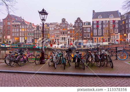 Amsterdam canal Singel with dutch houses, Holland Amsterdam canal Singel with dutch houses, Holland 113378356