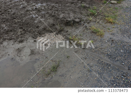 After the construction of the underground perforated drainage pipe 113378473