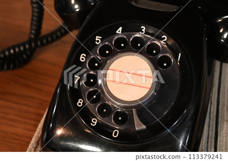 Retro black phone Retro black phone 113379241