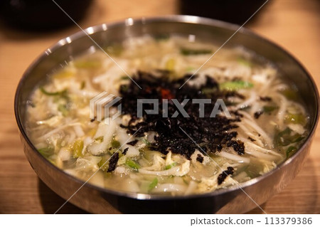 Kalguksu (noodle soup) made by kneading flour and cutting it with a knife to make noodles and boiling it with green onions and vegetables, a traditional Korean food 113379386