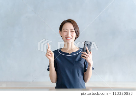 Beauty clinic/esthetic salon staff 113380883