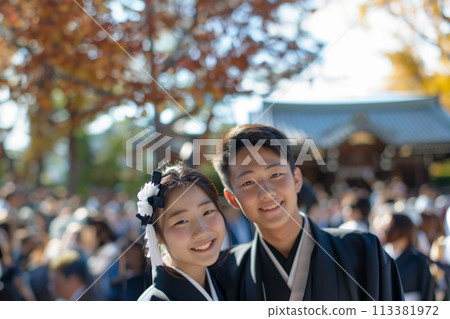 A smiling student couple 113381972