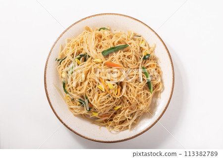 Fried noodles (egg noodles, made in Hong Kong) 113382789
