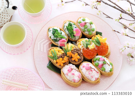 Cherry blossom viewing inari sushi - Spring decoration inari sushi Cherry blossom viewing inari sushi - Spring decoration inari sushi 113383010