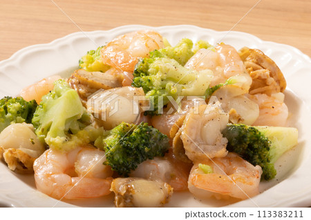 Stir-fried shrimp, scallops and broccoli (with salt sauce) 113383211